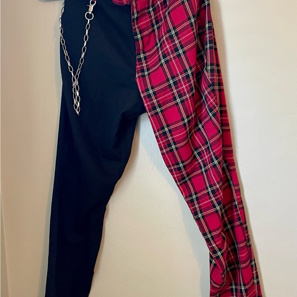 Hot Topic women’s xsmall plaid pants with chain